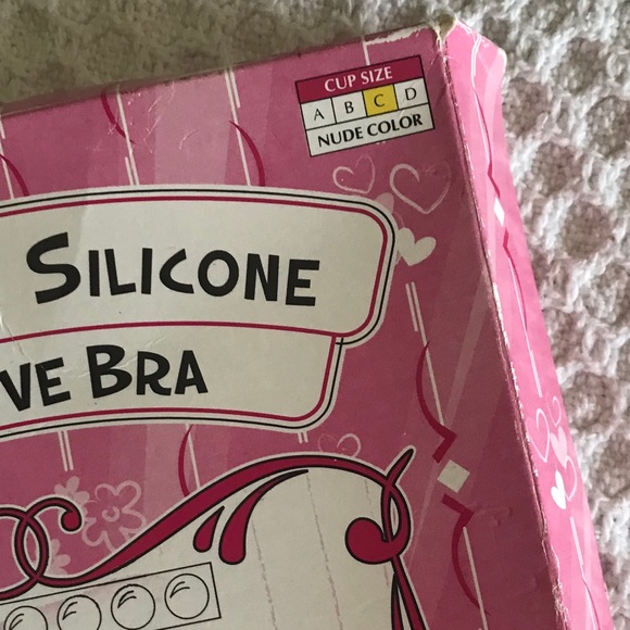 NWT Reusable Silicone Adhesive Bra - Picture 2 of 8